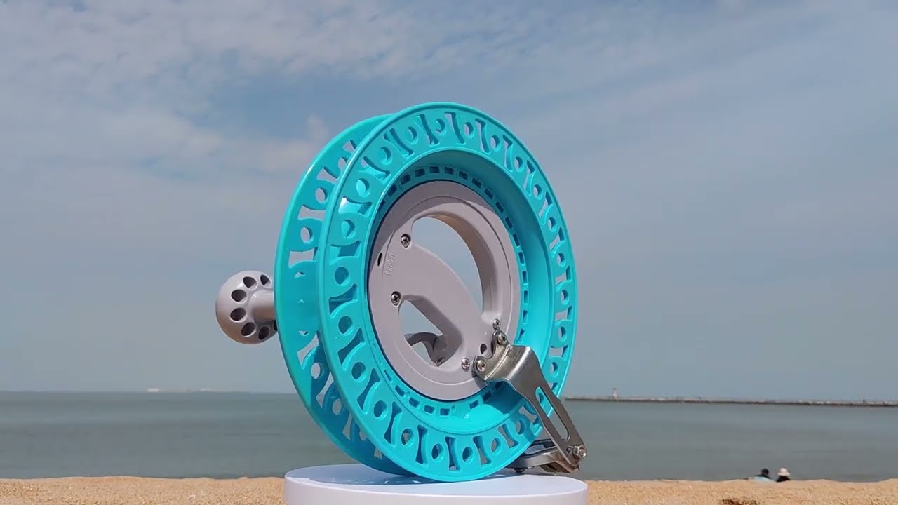 How to Fly Giant Kite by Professional Kite Reel with Omnibearing Line-guide  