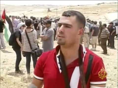 قوات الإحتلال تقمع مسيرة جنوبي الخليل