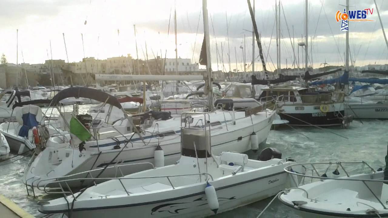 Mareggiata nel porto di Otranto - 10 ottobre 2011 | InOnda WebTv
