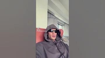 يتفلق نصين قد بعض 