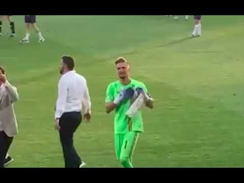 Romania Under 21, i tifosi lo acclamano: il portiere Andrei Radu scoppia in lacrime