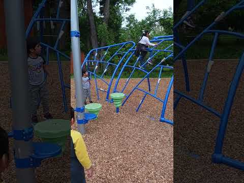 kids are playing at twinbrook Elementary school Maryland, USA 15.5.2023