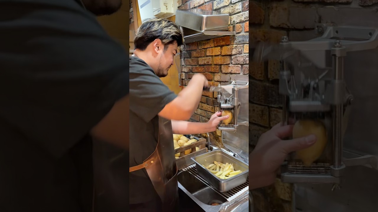 無限に見ていられるポテトカットで作り上げるベルギーフリッツ！浅草にあるフリッツブルージュさんのベルギーフリッツは外カリッ中ふわで最高！ #japanesefood