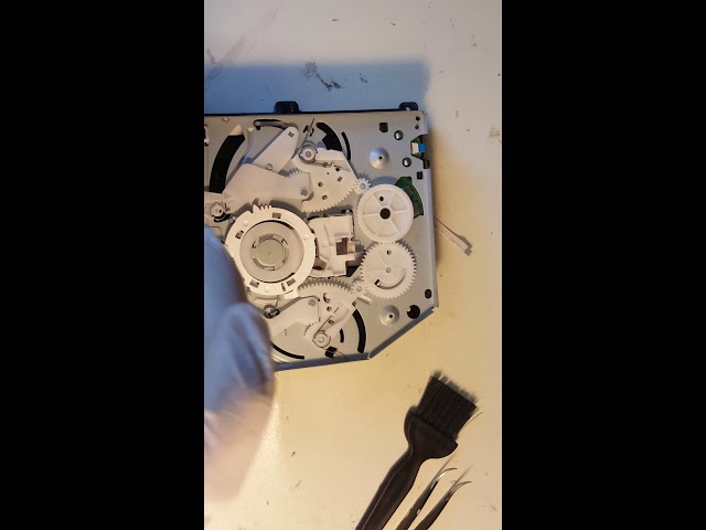 Ps4 CUH-1002A poor disk feed, slow disc insert, disc insert