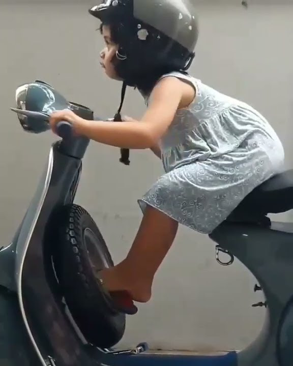 Story WhatsApp Vespa keren anak kecil cantik