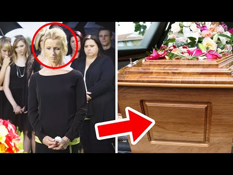 Navždy se loučila se svým manželem, když najednou něco spatřila a zastavila obřad...