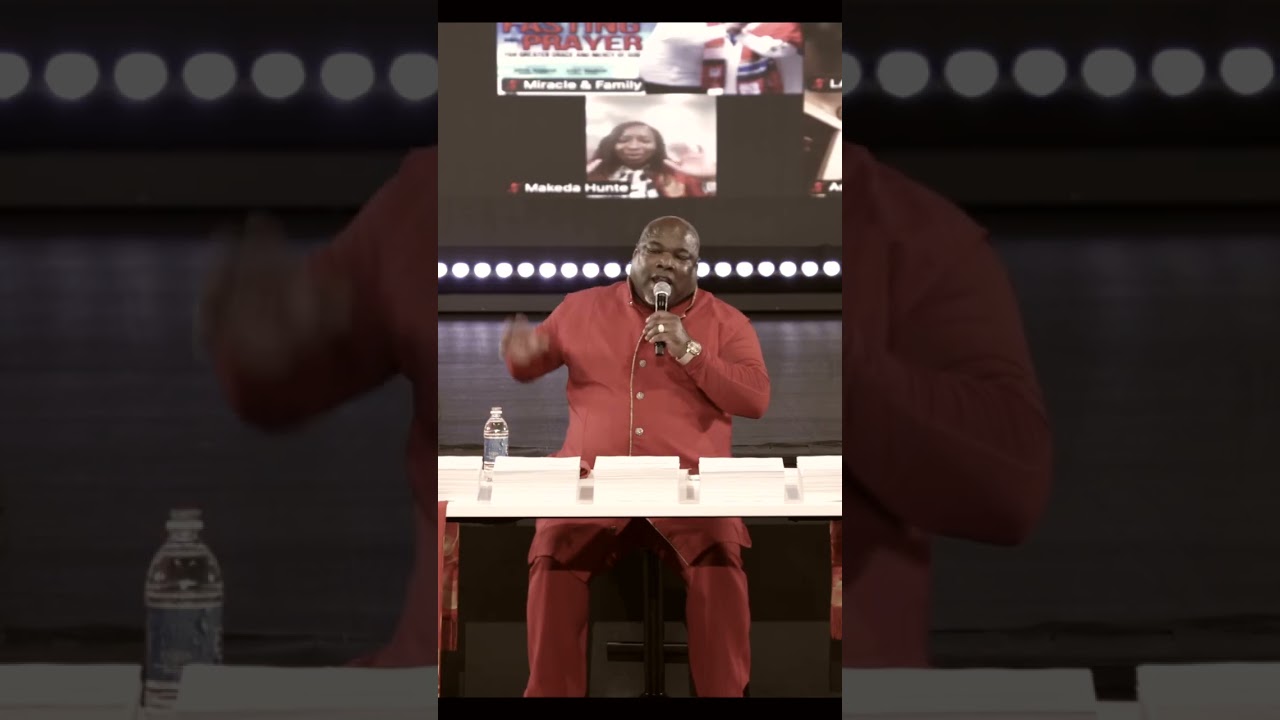 Мы по-прежнему находимся под открытым небом.