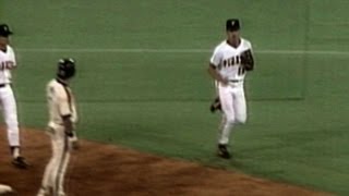 HOU@PIT: Van Slyke goes from center to first Content