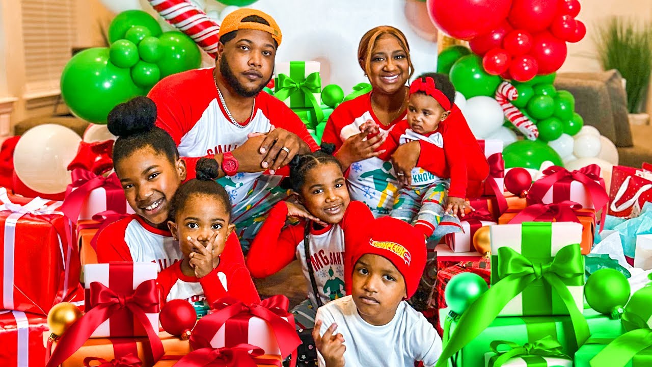 OPENING CHRISTMAS 🤶 PRESENTS 2023 | BIG E FAMILY