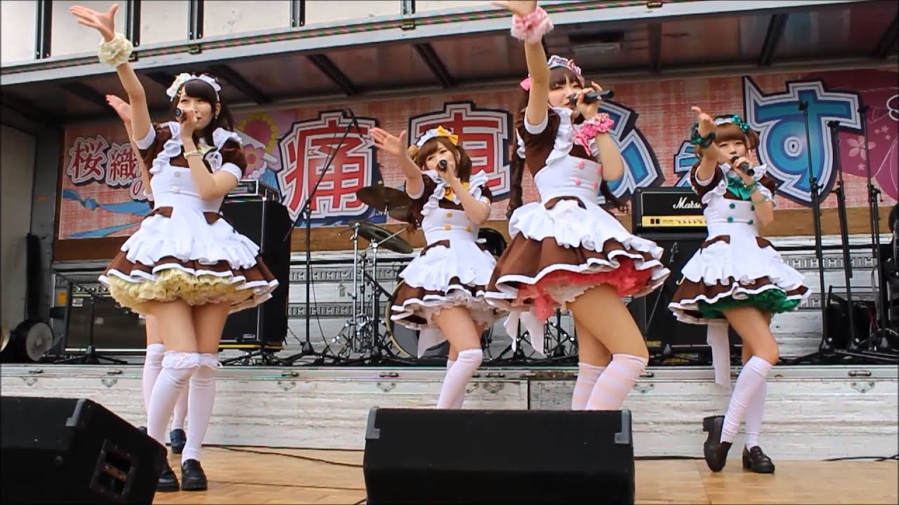 ほぉ～むカフェ メイドLIVE 永遠メイド主義♡ - A maid in Japan - YouTube