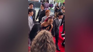 BTS posing for a selfie with Chloe Bailey on the Amas..     #bts  #AMAs