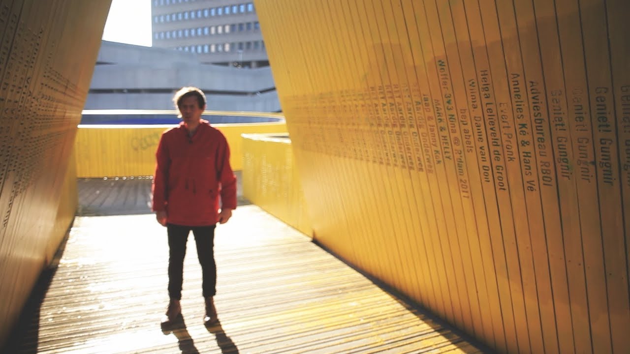 在 YouTube 上观看 Little Comets - The Sneeze 在 YouTube 上观看 Little Comets - The Sneeze