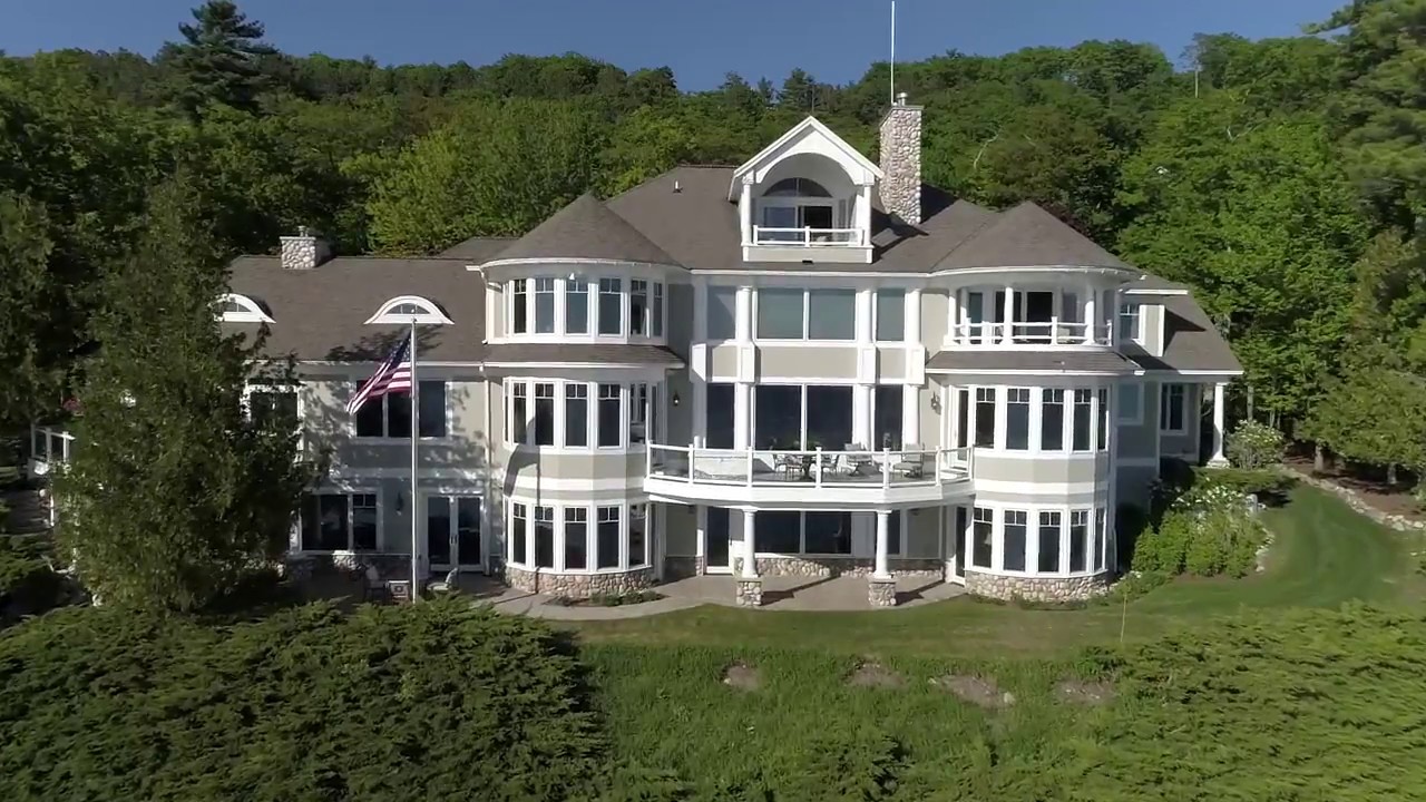 6174 Lower Shore Dr, Harbor Springs, MI 49740