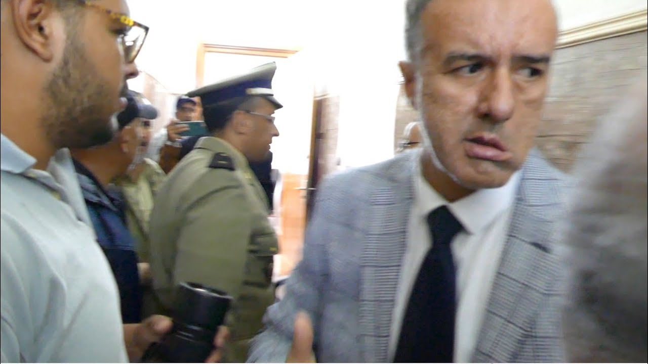 لحظة تعسف باشا أسفي على الصحافة وطردهم بطريق مهينة من دورة مجلس الجماعة ..