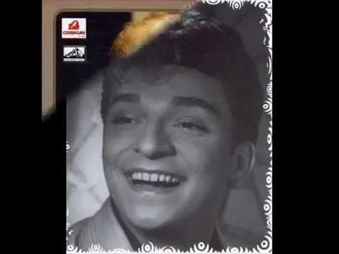 Zeki MÜREN : BU HAZAN YİNE KALBİM MAZİDEN DAHA KIRIK