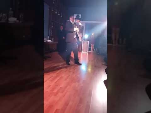 José Joel Se quiebra llorando cantando El triste !