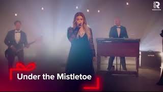 Kelly Clarkson and Brett Eldridge perform Under the Mistletoe for Radio.com Holiday Music Festival