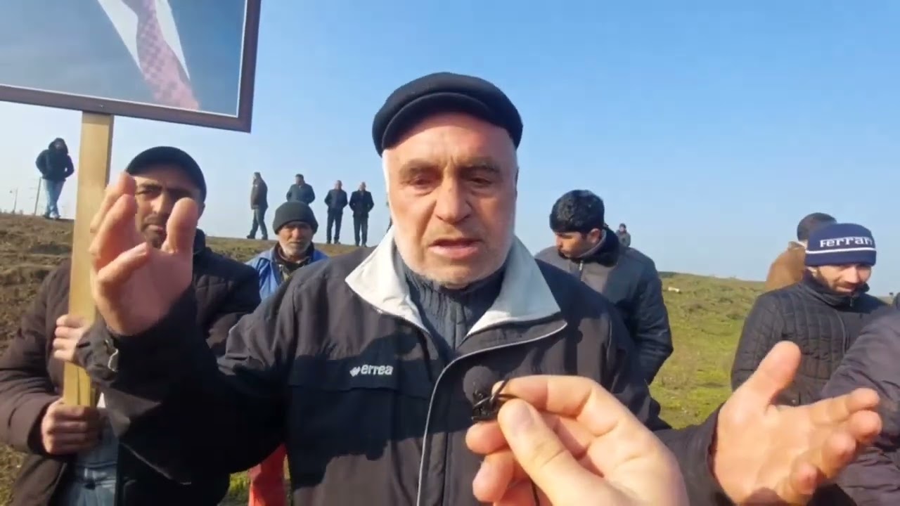 Cəlilabad rayon Uzuntəpə kənd əhalisi etiraz edir.Bizi Cəlilabad xanının əzabından qutarın dedilər.