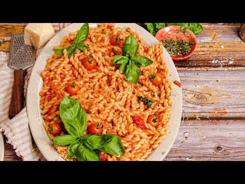 Spaghetti with Fresh Tomato Sauce | Laura in the Kitchen