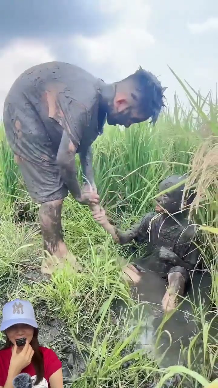 MANDI LUMPUR CARI IKAN DI SAWAH ⁉️#shorts #funny #dubbing
