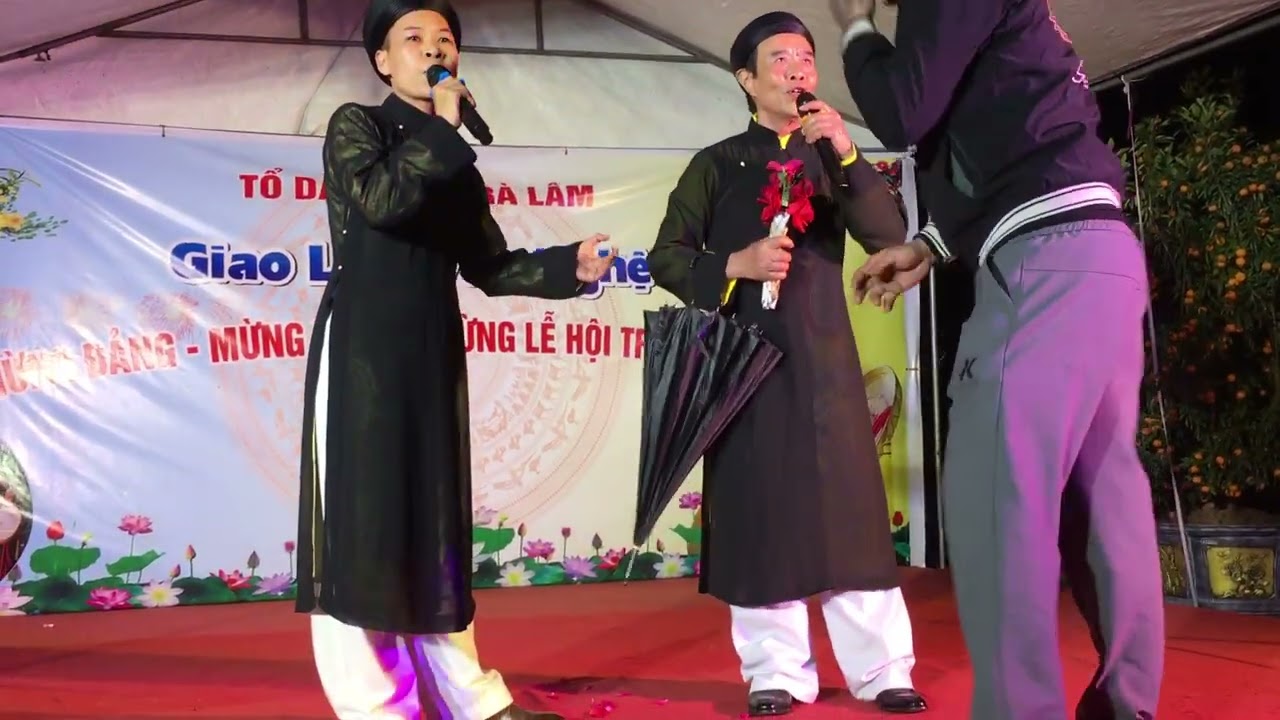 Ngồi tựa mạn thuyền Việt Anh Minh khan