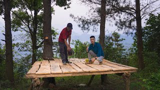 Cut down big trees to build tree houses. Building a wooden house episode 1
