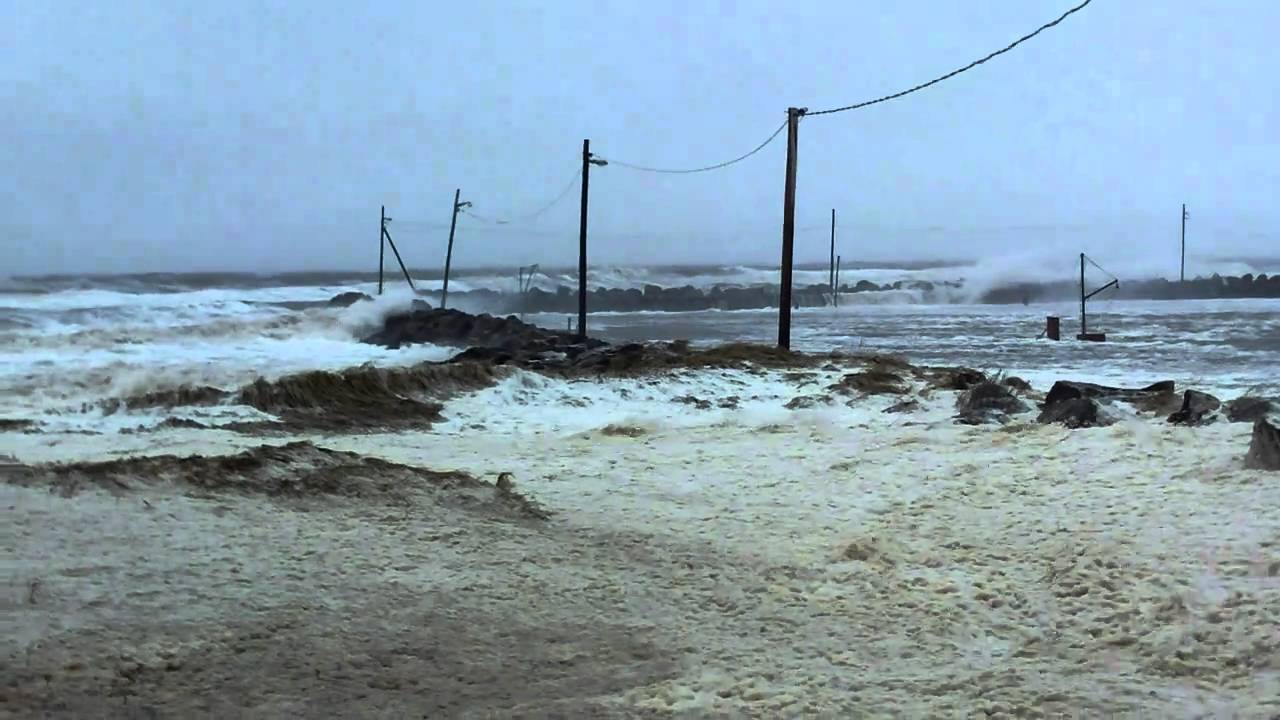 St. EdouarddeKent wharf, December storm YouTube