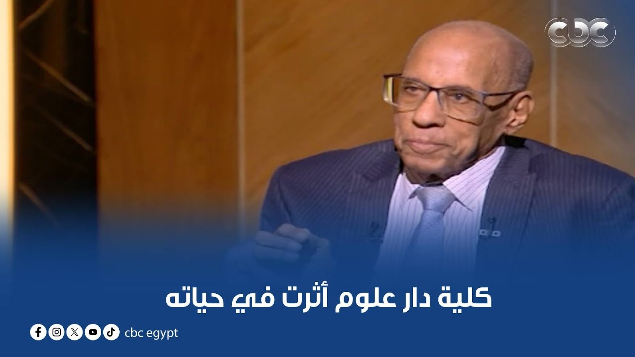 الناقد الأدبي د.أحمد درويش: 