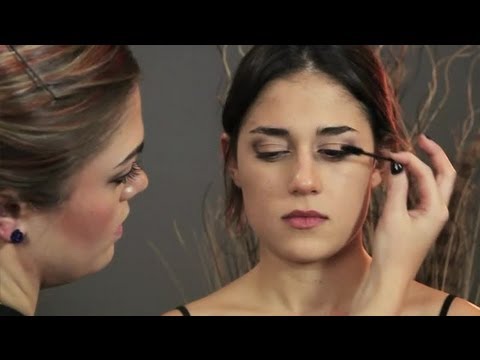 How to Do Eye Makeup Like Victoria Justice : Makeup Suggestions