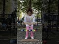 【問題】プロダンサーのお姉さんは10個中，何個玉をのせるでしょう？ ‪#けん玉 #kendama