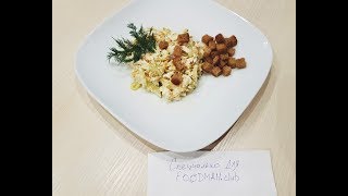 Салат с курицей, сухариками и маринованными огурчиками: рецепт от Foodman.club Салат с курицей, сухариками и маринованными огурчиками: рецепт от Foodman.club