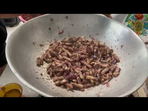 COOKING SINATOLAN WITH PORK AND COCONUT MILK