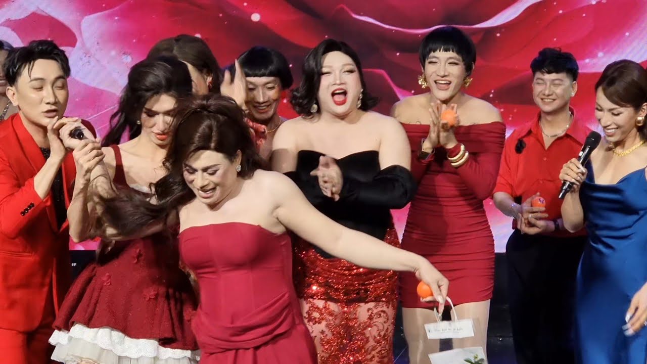 Вся съемочная группа и Ло Ло объединили усилия, чтобы «свести» Кам Нхунга, который убедительно из...