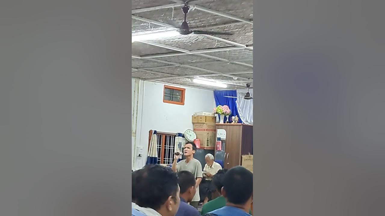 blind man singing the Gospel of God so touching voice - YouTube