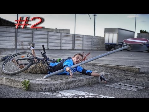 Велосипедист врезался в машину. Падение с велосипеда.