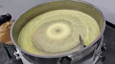 Test effect of screening chemical powders with Gaofu rotary vibrating screen machine