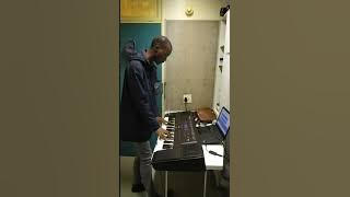 Ewe Thixo wamazulu Kumkani sizukisa wena. Roland E-500 itende