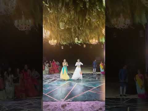 Kamariya | WEDDING DANCE by Eshani and Shivani | Garba x Shuffle | LEARN this on DesiFuze.Com