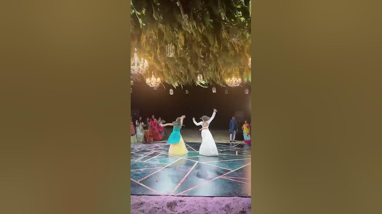 Kamariya | WEDDING DANCE by Eshani and Shivani | Garba x Shuffle | LEARN this on DesiFuze.Com