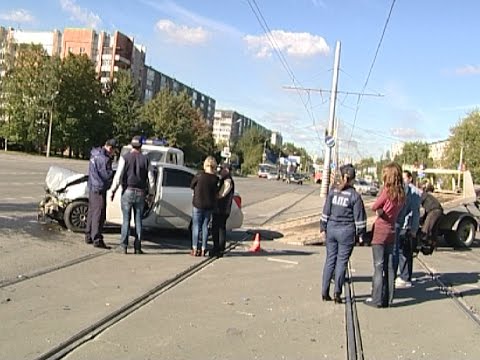 В Череповце на перекрестке перевернулась скорая помощь: подробности ДТП