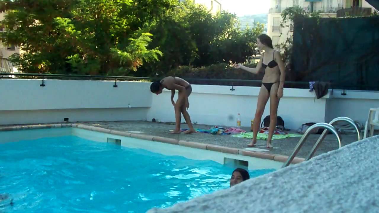 private swimmingpool auf YouTube ansehen private swimmingpool auf YouTube ansehen