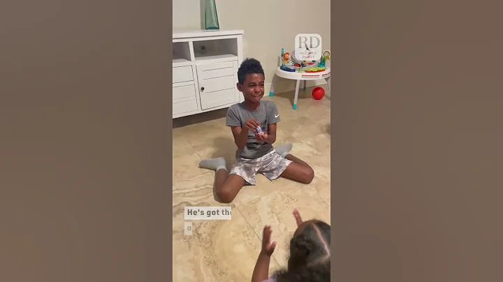 Brother Can't Stop Crying when Little Sister Takes First Steps - DayDayNews