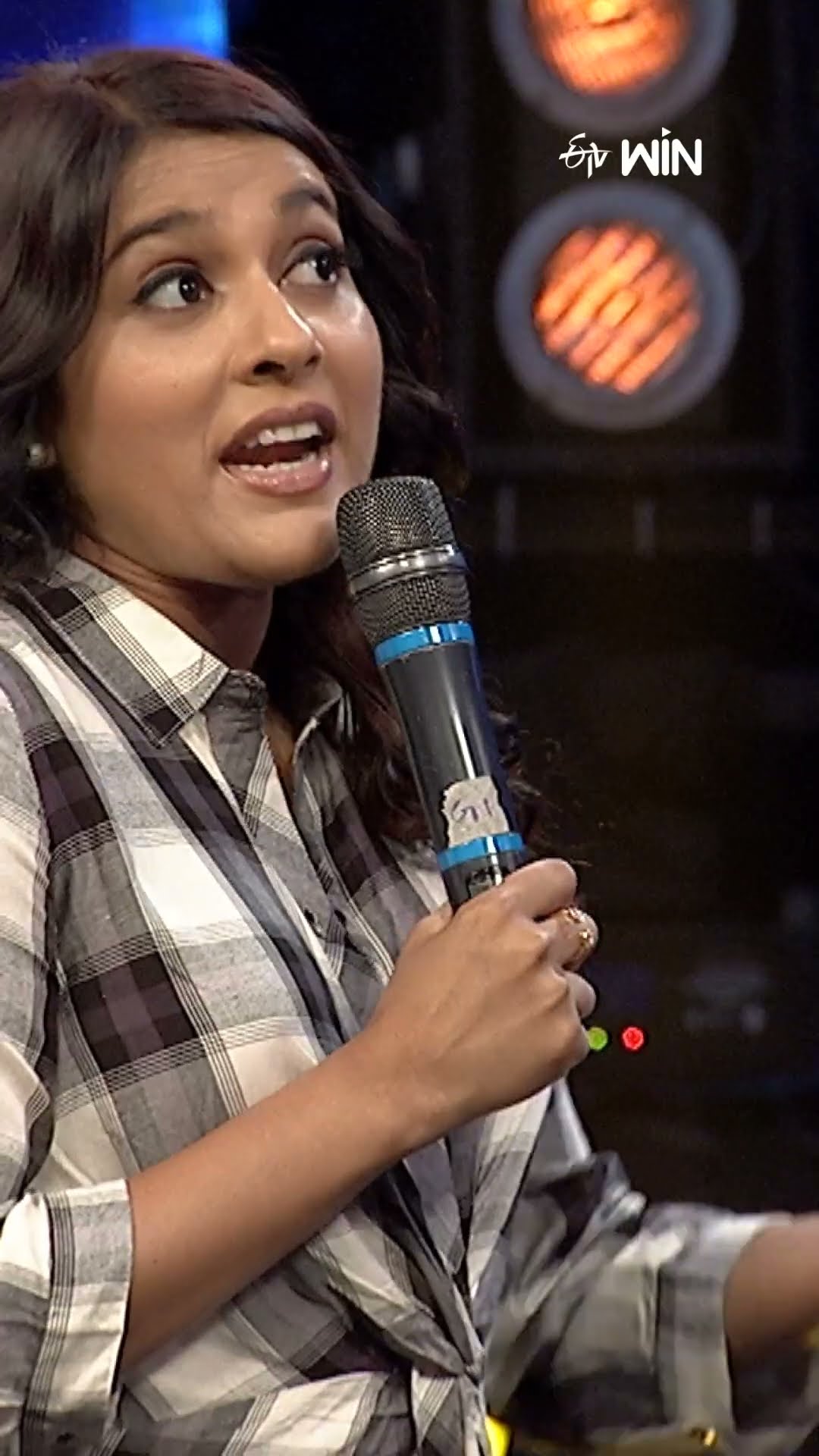 #shorts - రష్మీ ఇంటి గోడ ఎక్కిన సుధీర్, తరువాత వచ్చే పరిణామాలు..! #dhee #comedy #sudheer #rashmi