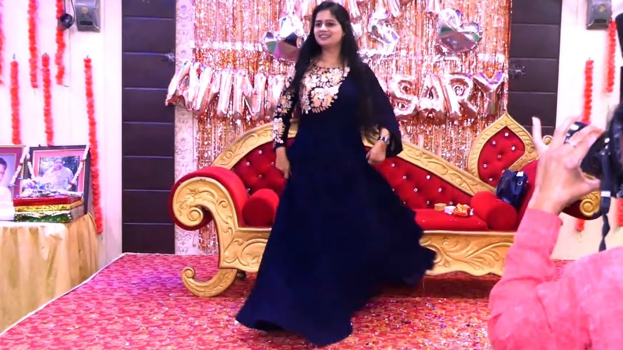 Daughter's Performance for family made everyone cry on 25th Anniversary of Parents