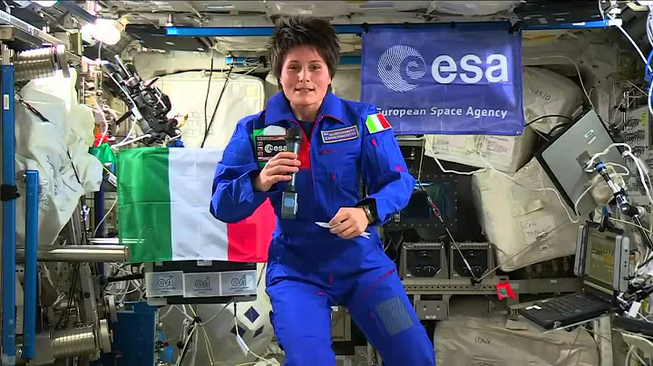 Samantha Cristoforetti parla con Giorgio Napolitan...