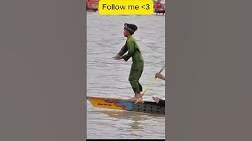 Cậu bé hoa tiêu với thần thái cực chill