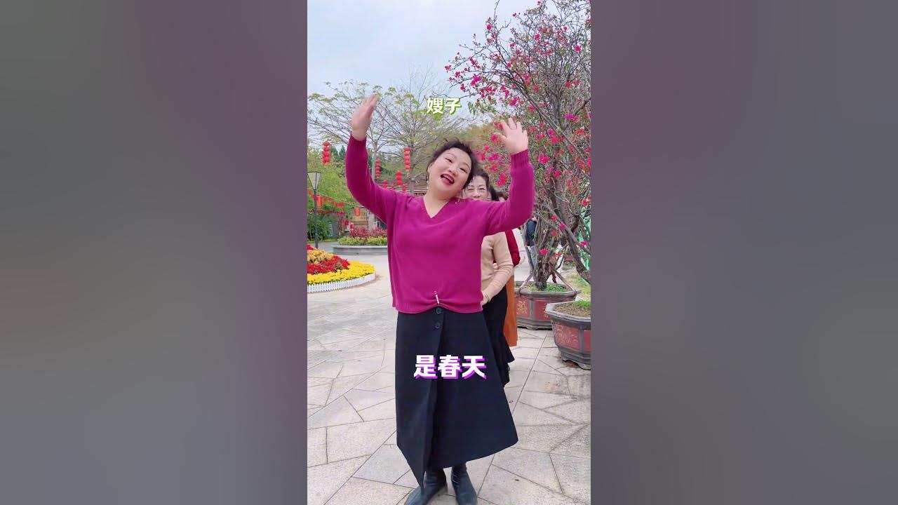 春风它吻上了我的脸，告诉我现在是春天春暖花开奔你而来 春风吻上我的脸 音乐分享 姊妹花 李姐太美 @李姐太美（小号）