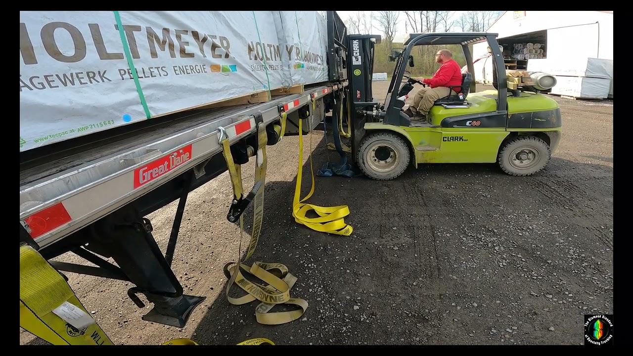 Full trailer Lumber delivery and Driver not sticking the landing ...