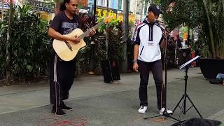 Ramai terpaku dengar suara bro dari sabah ni,memang power dgn sentuhan buskers-BUNGA ANGKASA chords