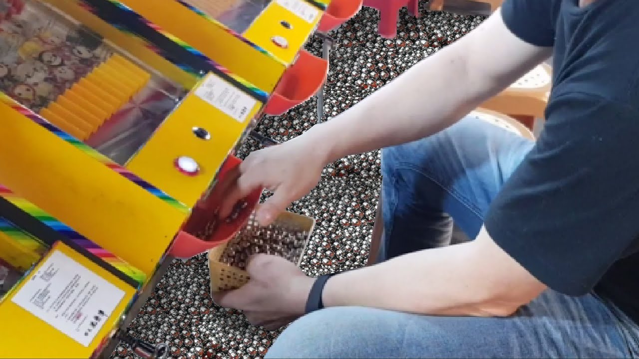 夜市小鋼珠吐滿地了....